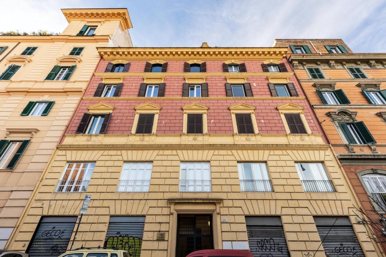 Rome As You Feel - Cozy Apartments In San Giovanni Екстериор снимка